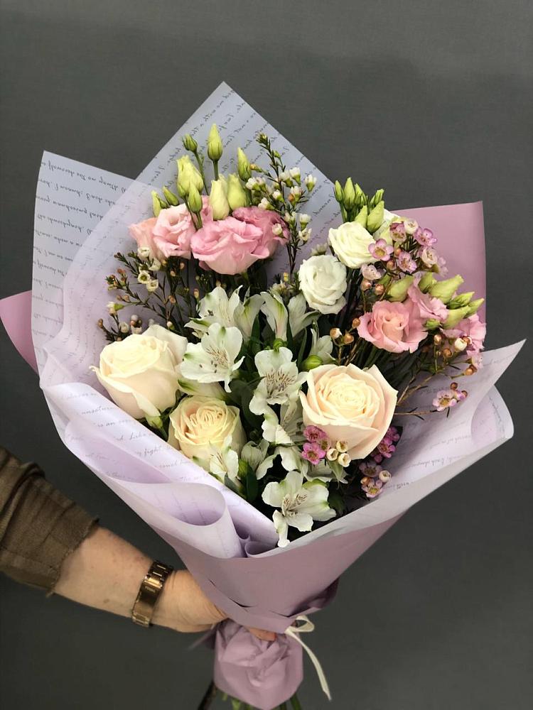 Букет цветов из: Альстромерии, Розы и Лизиантусы в Бабстово