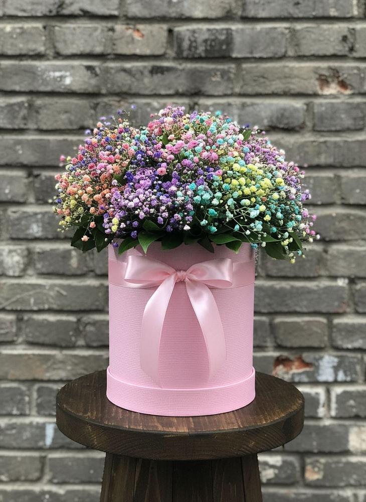 Цветочная композиция из Гипсофила и Розы в шляпной коробке в Бабстово