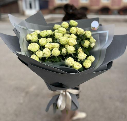 Букет Белые кустовые розы Солинеро в Бабстово