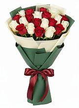 Букет Микс из красных и белых роз в Бабстово