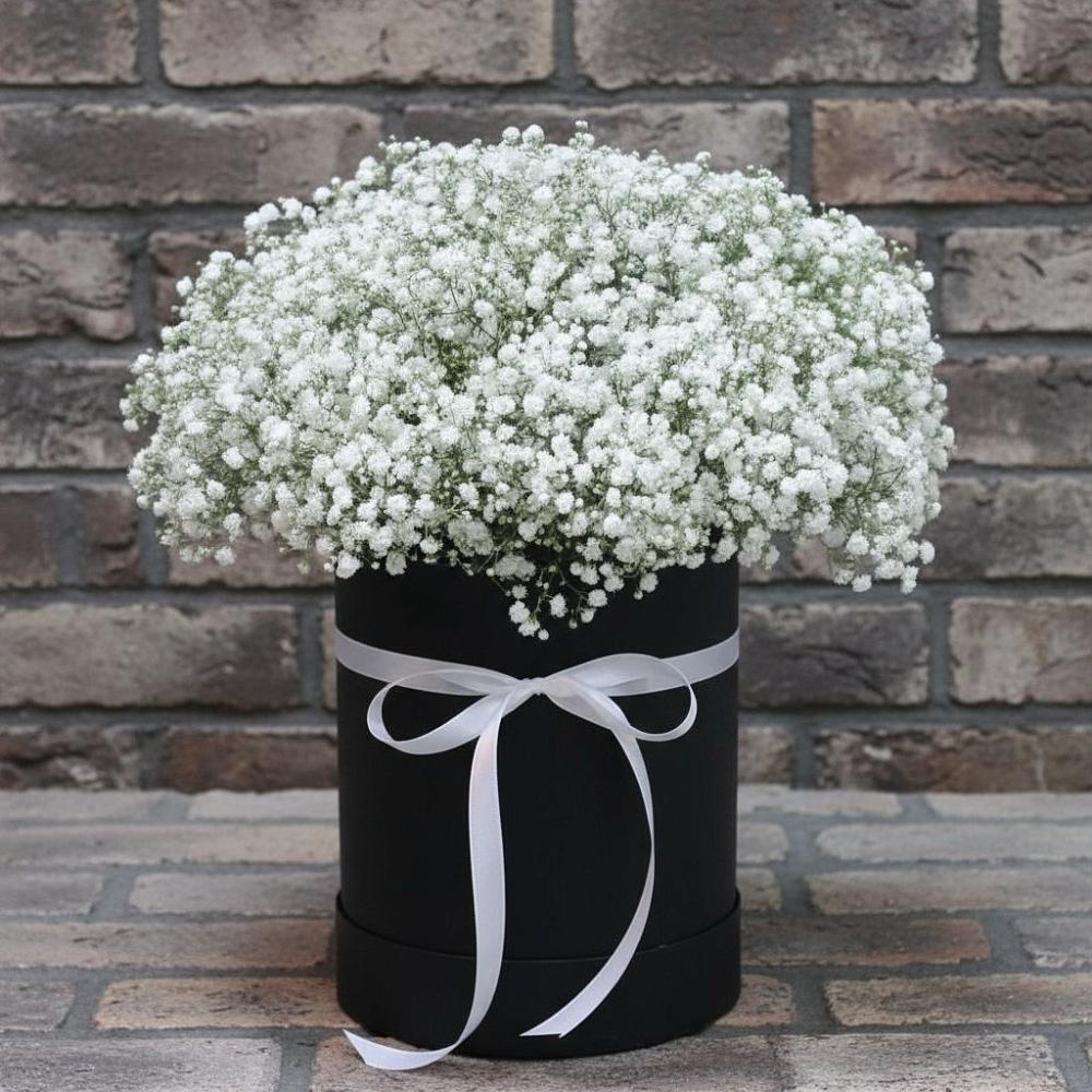 Цветочная композиция из Гипсофила в шляпной коробке в Бабстово