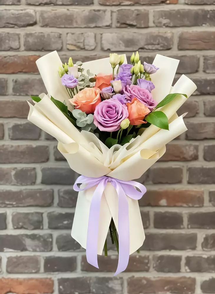 Букет цветов из: Лизиантусы и Розы в Бабстово