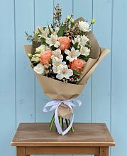 Букет цветов из:  Альстромерии, Лизиантусы, Розы и Хризантемы в Бабстово
