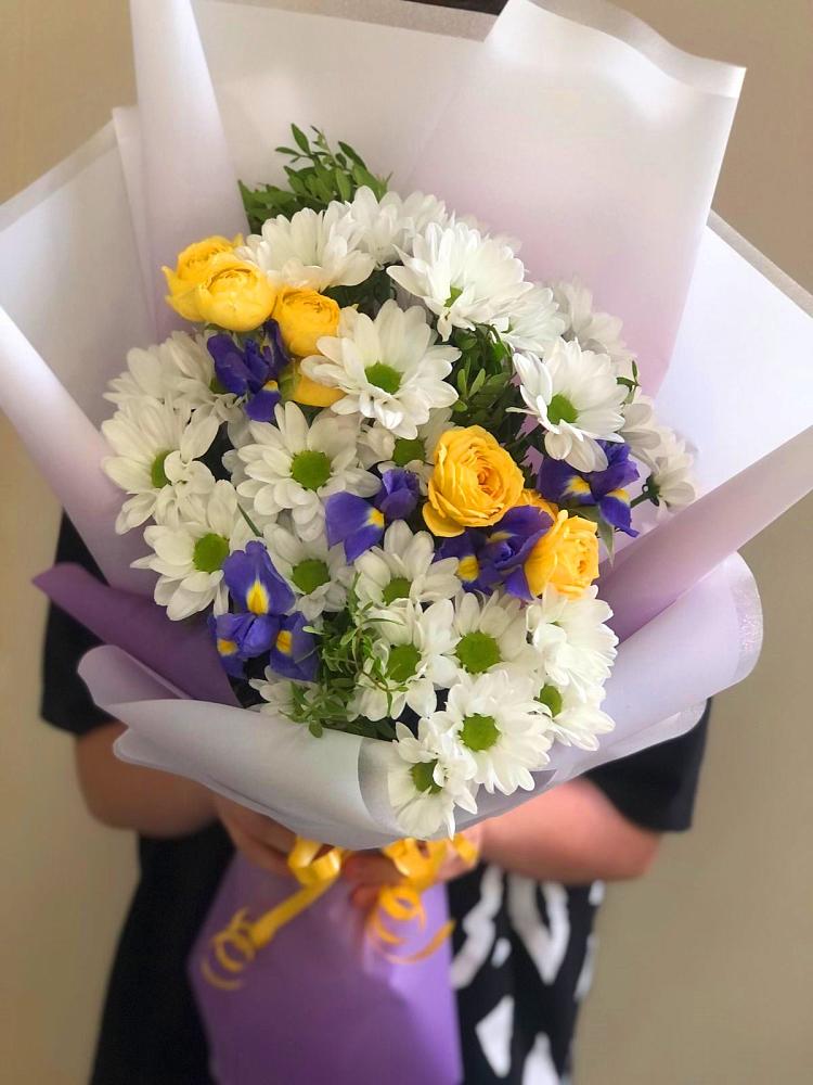 Букет цветов из: Ирисы, Хризантемы и Розы в Бабстово