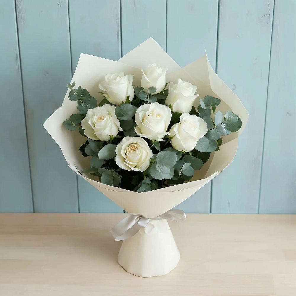 Букет Белые розы в Эвкалипте в Бабстово