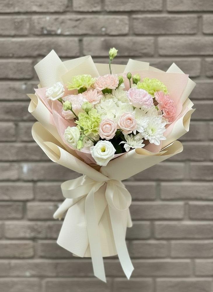 Букет цветов из: Гвоздики, Розы, Лизиантусы и Хризантемы в Бабстово