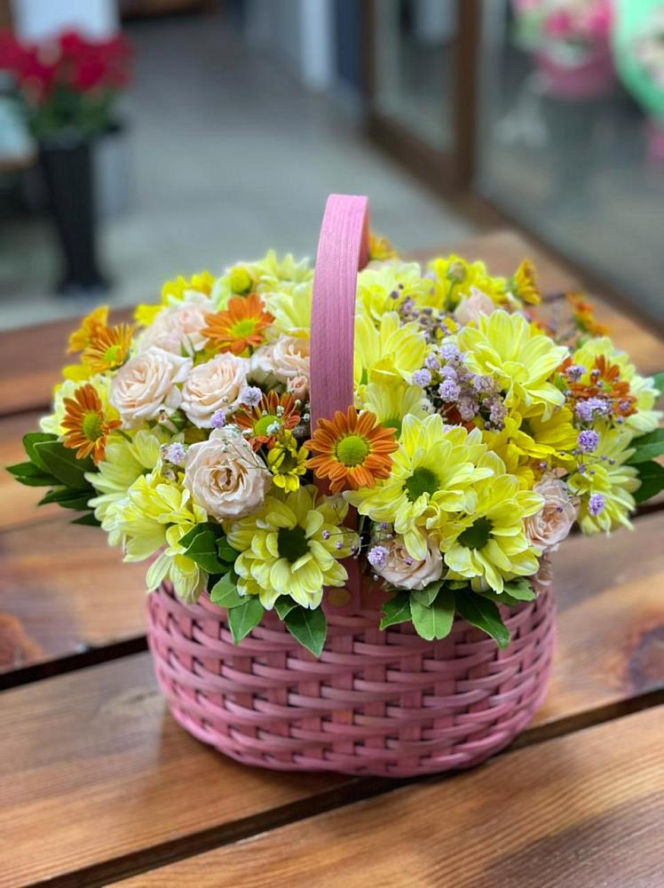 Цветочная композиция из Хризантемы и Розы в корзине в Бабстово