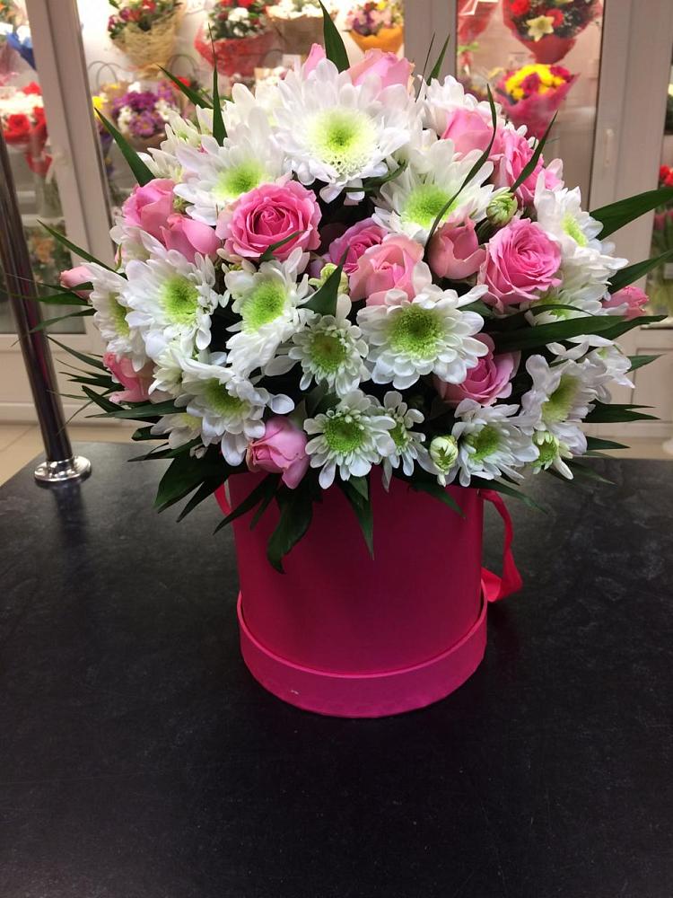 Цветочная композиция из Розы и Хризантемы в шляпной коробке в Бабстово